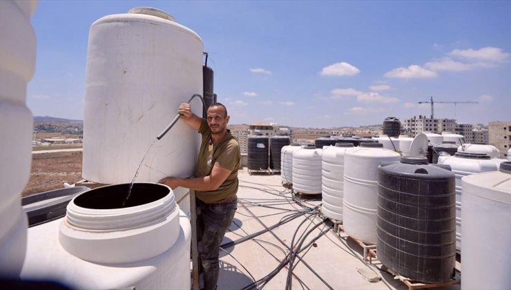 İsrail işgali altındaki Doğu Kudüs’te ayrım duvarının arkasındaki yüz bini aşkın Filistinli suya hasret