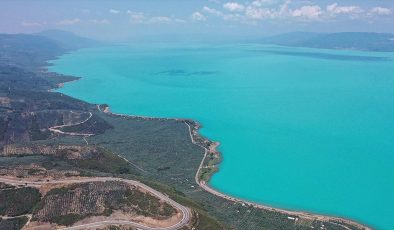 İznik Gölü’nde Turkuaz Rengi: Doğa Harikası