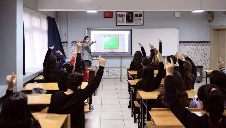 Öğretmenlerden bu yıl ikinci kez alınacak yer değiştirme başvuruları 11 Temmuz’da başlayacak