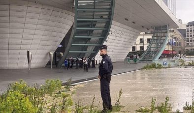 Paris Medya Merkezi’nin bulunduğu bölge, “patlama riski” nedeniyle bir süre kapatıldı