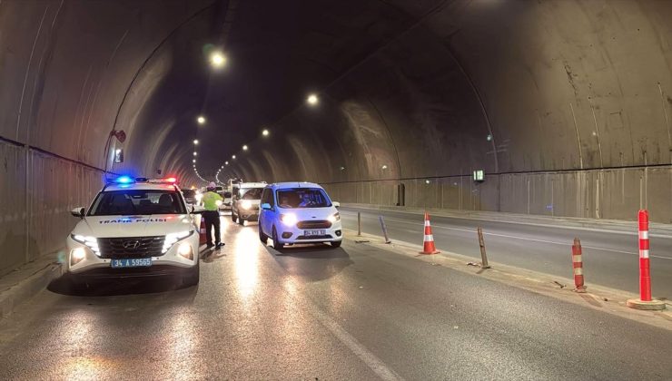 Pendik’te tüneldeki havalandırma fanının düşmesi trafik kazasına neden oldu