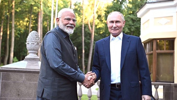 Putin ile Modi, Moskova’da bir araya geldi