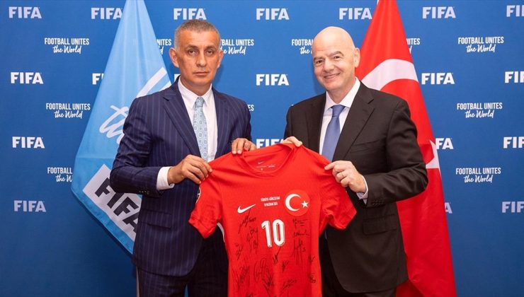 TFF Başkanı Hacıosmanoğlu, FIFA Başkanı Infantino ile Paris’te bir araya geldi