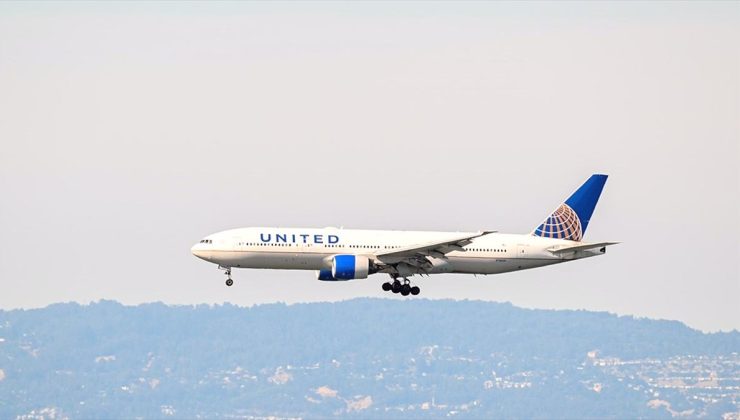 United Airlines’a ait yolcu uçağı, “biyolojik tehlike” nedeniyle Washington DC’ye iniş yaptı