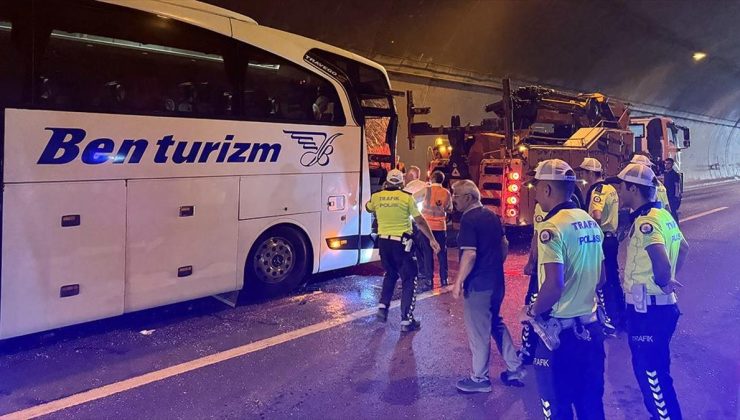 Anadolu Otoyolu’nun Kocaeli kesiminde 4 aracın karıştığı kazada 15 kişi yaralandı