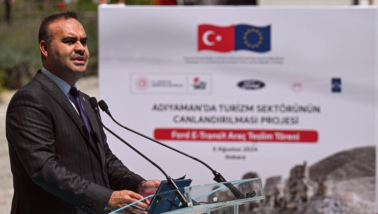 Bakan Kacır: Küresel yatırımlarla Türkiye’yi yeni nesil araç AR-GE ve üretim üssü haline getiriyoruz