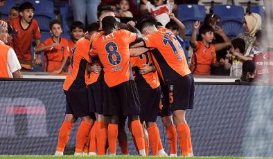 Başakşehir, UEFA Konferans Ligi play-off turunda adını lig aşamasına yazdırdı