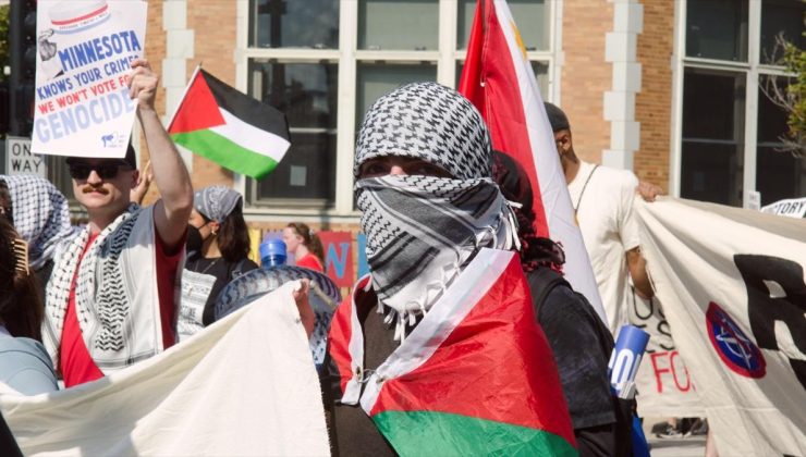 Chicago’daki İsrail konsolosluğu önünde protesto yapan Filistin destekçisi göstericilere polis müdahale etti