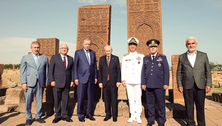 Cumhurbaşkanı Erdoğan, Ahlat’ta Selçuklu mezarlığını ziyaret etti