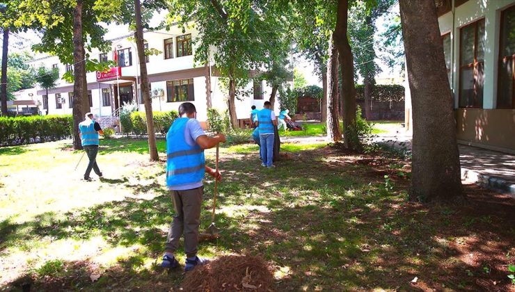 Diyarbakır’da kamu binalarının bahçesi hükümlülerin eliyle güzelleşiyor