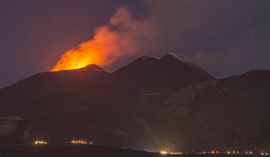 Etna Yanardağı’nda Volkanik Faaliyetler Devam Ediyor