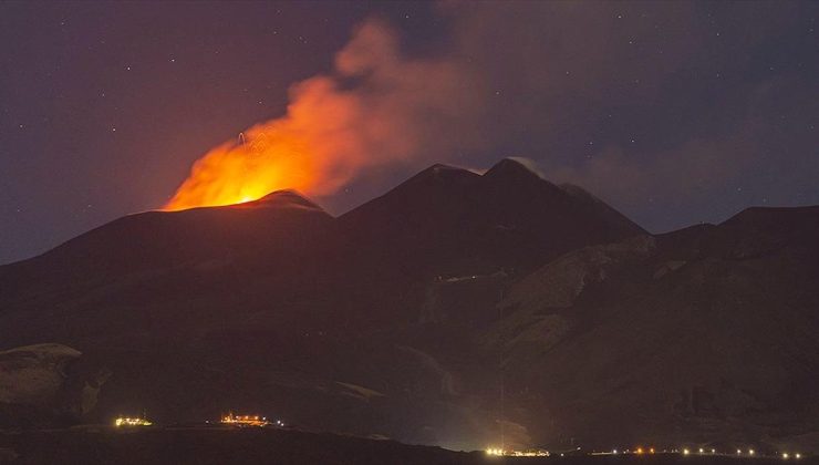 Etna Yanardağı’nda Volkanik Faaliyetler Devam Ediyor