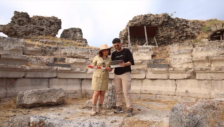 Hatay’da Epiphaneia Antik Kenti’ndeki çalışmalar meclis binasında yoğunlaştı