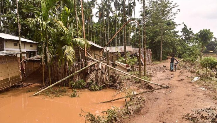 Hindistan’ın Tripura eyaletindeki sel ve heyelanlarda ölenlerin sayısı 22’ye çıktı