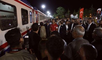 İkinci seferini yapan “Turistik Tatvan Treni” Bitlis’e ulaştı