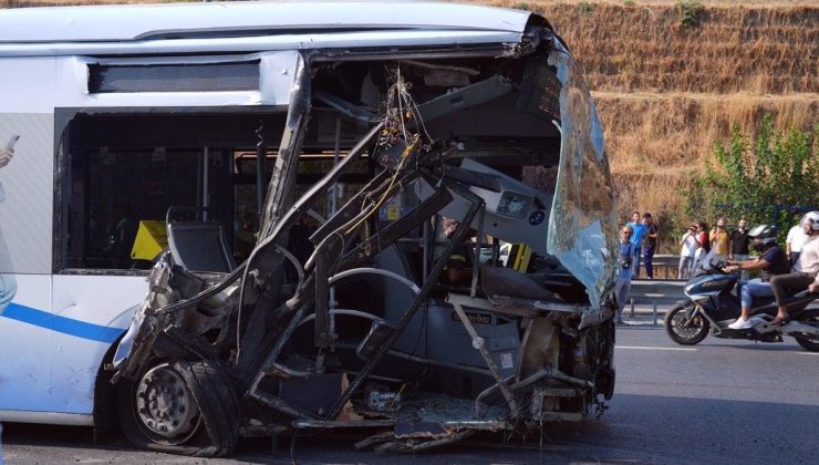 İstanbul’da metrobüs kazası: 1 ölü 2’si ağır 38 yaralı