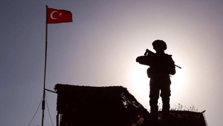 Türkiye’den Yunanistan’a geçmeye çalışan 8’i terörist 9 kişi yakalandı