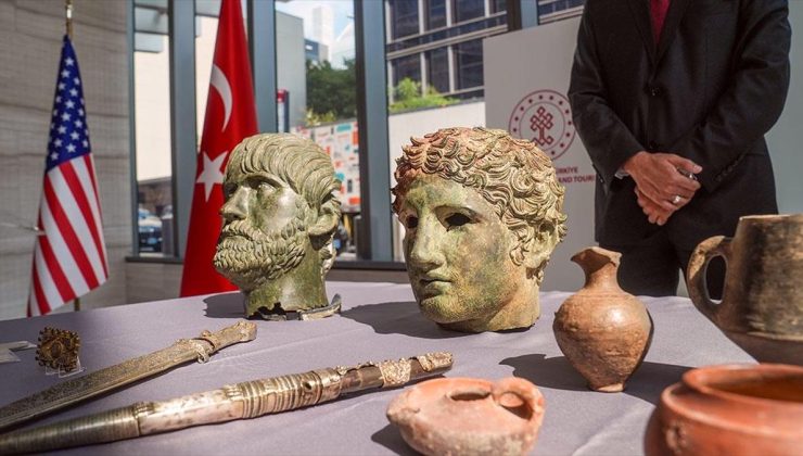 ABD’de ele geçirilen 18 tarihi eserin Türkiye’ye iadesi için New York’ta tören yapıldı