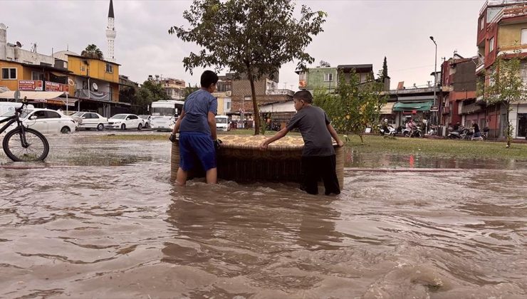 Adana’da sağanak ve şiddetli rüzgar hayatı olumsuz etkiledi