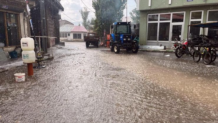 Ağrı’da sağanak ve dolu etkili oldu