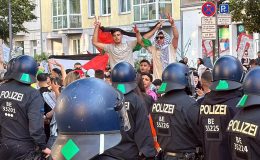 Alman polisinin Filistin gösterisinde 10 yaşındaki çocuğu gözaltına alması tepki çekti