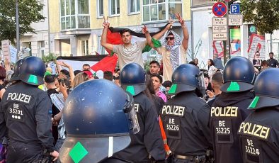 Alman polisinin Filistin gösterisinde 10 yaşındaki çocuğu gözaltına alması tepki çekti