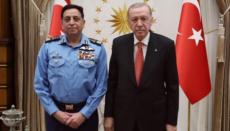 Cumhurbaşkanı Erdoğan, Pakistan Hava Kuvvetleri Komutanı Orgeneral Sidhu’yu kabul etti