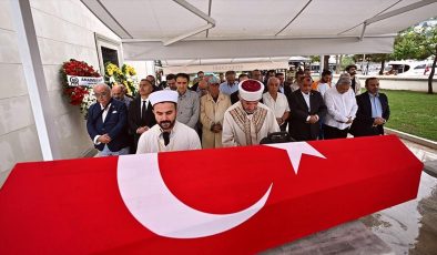 Eski AA Genel Müdürü Atilla Onuk İstanbul’da son yolculuğuna uğurlandı