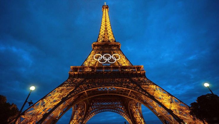 Eyfel ailesi, Paris Belediyesinin Eyfel Kulesi’ndeki Olimpiyat halkalarını kaldırmasını istedi