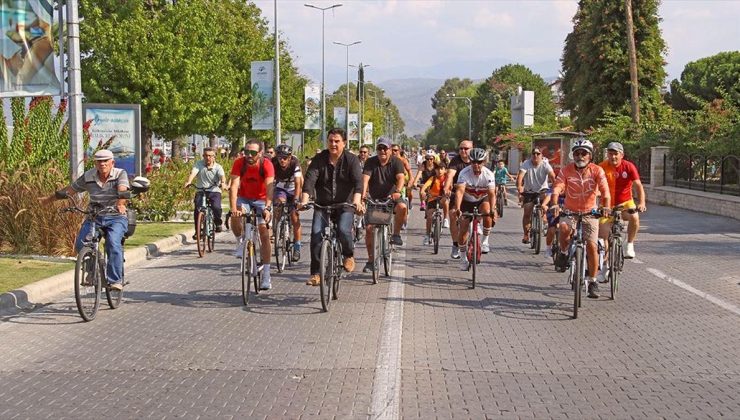 Fethiye’de “Arabasız Gün” etkinliğinde bisiklete binildi