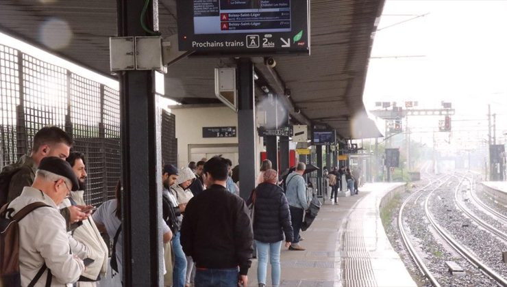 Fransa’da bir grup demir yolu çalışanı greve gitti