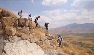 Gürpınar’daki Çavuştepe Kalesi’nde Metal Buluntuları Analizi