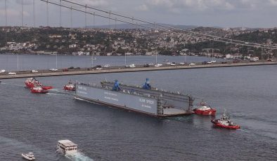 İstanbul Boğazı’nda gemi trafiği çift yönlü askıya alındı