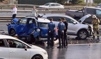 İstanbul TEM Otoyolu’nda meydana gelen zincirleme kazada 2 kişi hayatını kaybetti