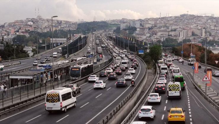 İstanbul trafiğinde okullarda uyum haftası ve haftanın ilk iş günü yoğunluğu