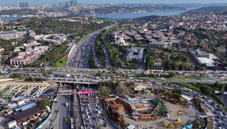 İstanbul’da sabah saatlerinde trafik yoğunluğu yaşanıyor