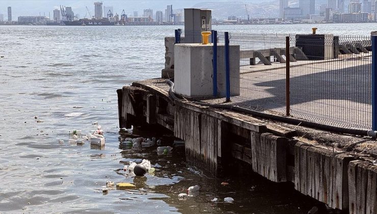 İzmir Körfezi’nde bu kez de atık kirliliği gözleniyor