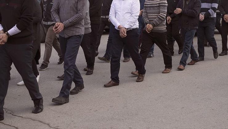 İzmir merkezli FETÖ operasyonunda 15 gözaltı