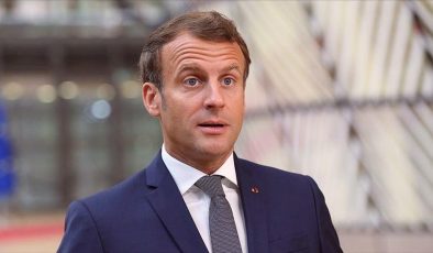 Macron, merkez sağcı Barnier’yi başbakan atadığı için “aşırı sağa yaslanmakla” eleştiriliyor