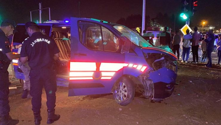 Malatya’da askeri araçla otomobilin çarpıştığı kazada 5’i jandarma 8 kişi yaralandı