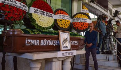 Şarkıcı Metin Arolat, İzmir’de son yolculuğuna uğurlandı