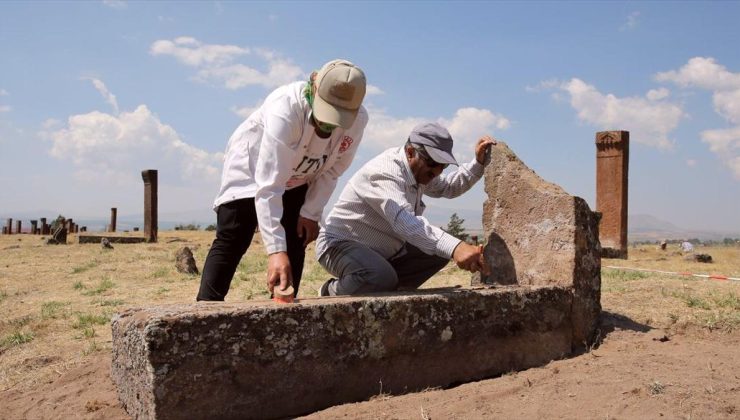 Selçuklu Meydan Mezarlığı’nda tahrip olan 80 mezar taşı restore edildi