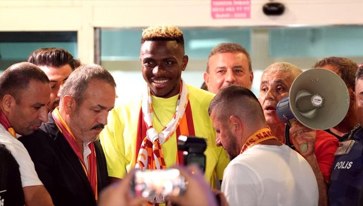 Victor Osimhen, Galatasaray için İstanbul’a geldi