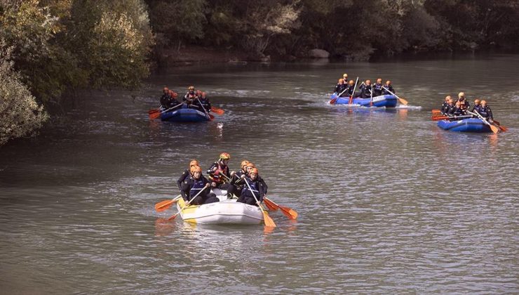 AFAD’ın arama kurtarma ekipleri eğitimlerini Munzur Çayı’nda alıyor