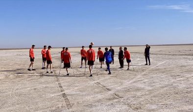 Ampute Milli Futbol Takımı, kuraklığa dikkati çekmek için kuruyan göl üzerinde antrenman yaptı