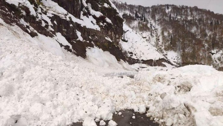 Artvin’de çığ nedeniyle 6 köy yolu ulaşıma kapandı