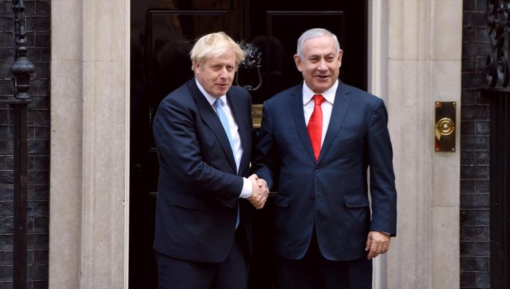 Boris Johnson, Netanyahu’nun ziyaretinden sonra banyosunda dinleme cihazı bulunduğunu belirtti