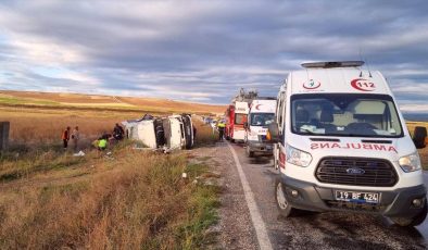 Çorum’da minibüsle tankerin çarpışması sonucu 1 kişi öldü, 18 kişi yaralandı