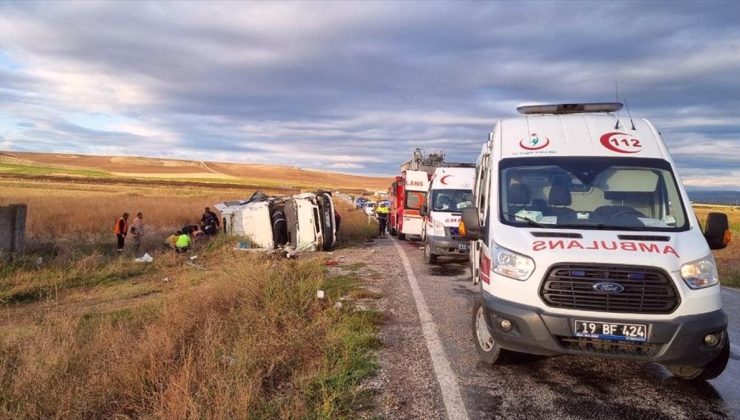 Çorum’da minibüsle tankerin çarpışması sonucu 1 kişi öldü, 18 kişi yaralandı