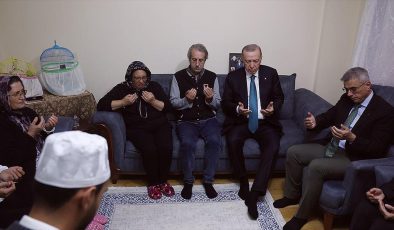 Cumhurbaşkanı Erdoğan’dan AK Parti’li Betül Önderoğlu’nun ailesine taziye ziyareti